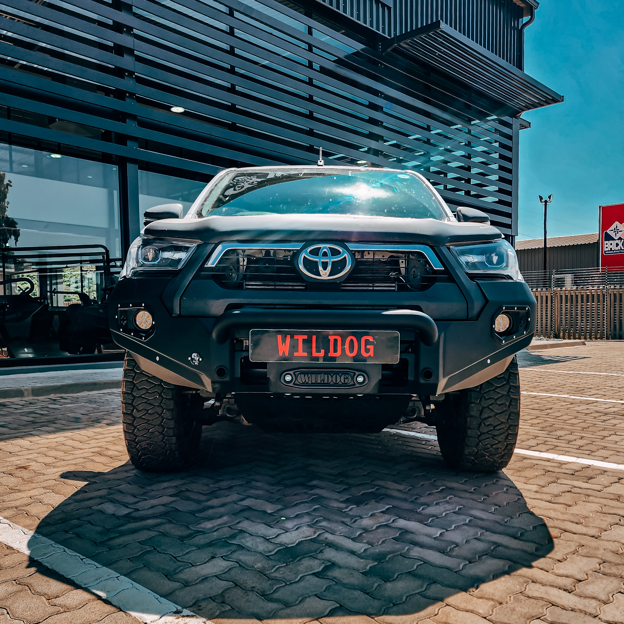 front-bumper-hilux-legend-2021-black-with-nudge